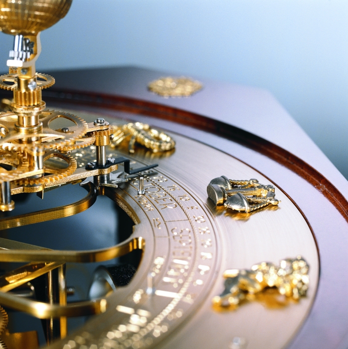 Hermle "Christdore" table clock